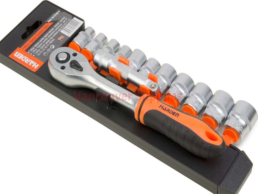 Drive socket outlet and ratchet set